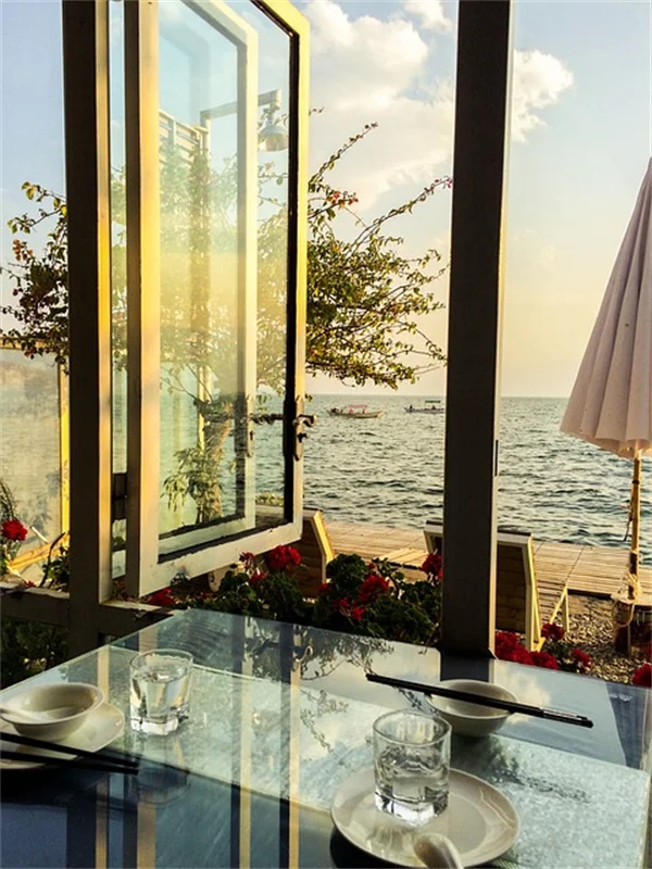凍結路面の安全対策、隣人に塩を撒く前に確認すべきこと